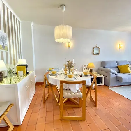 Charming With Pool By Homing Apartamento